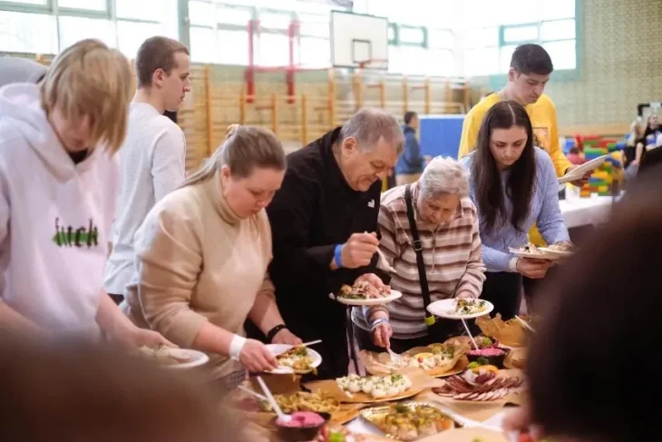 Пасхальный завтрак для беженцев в Белостоке фото 3